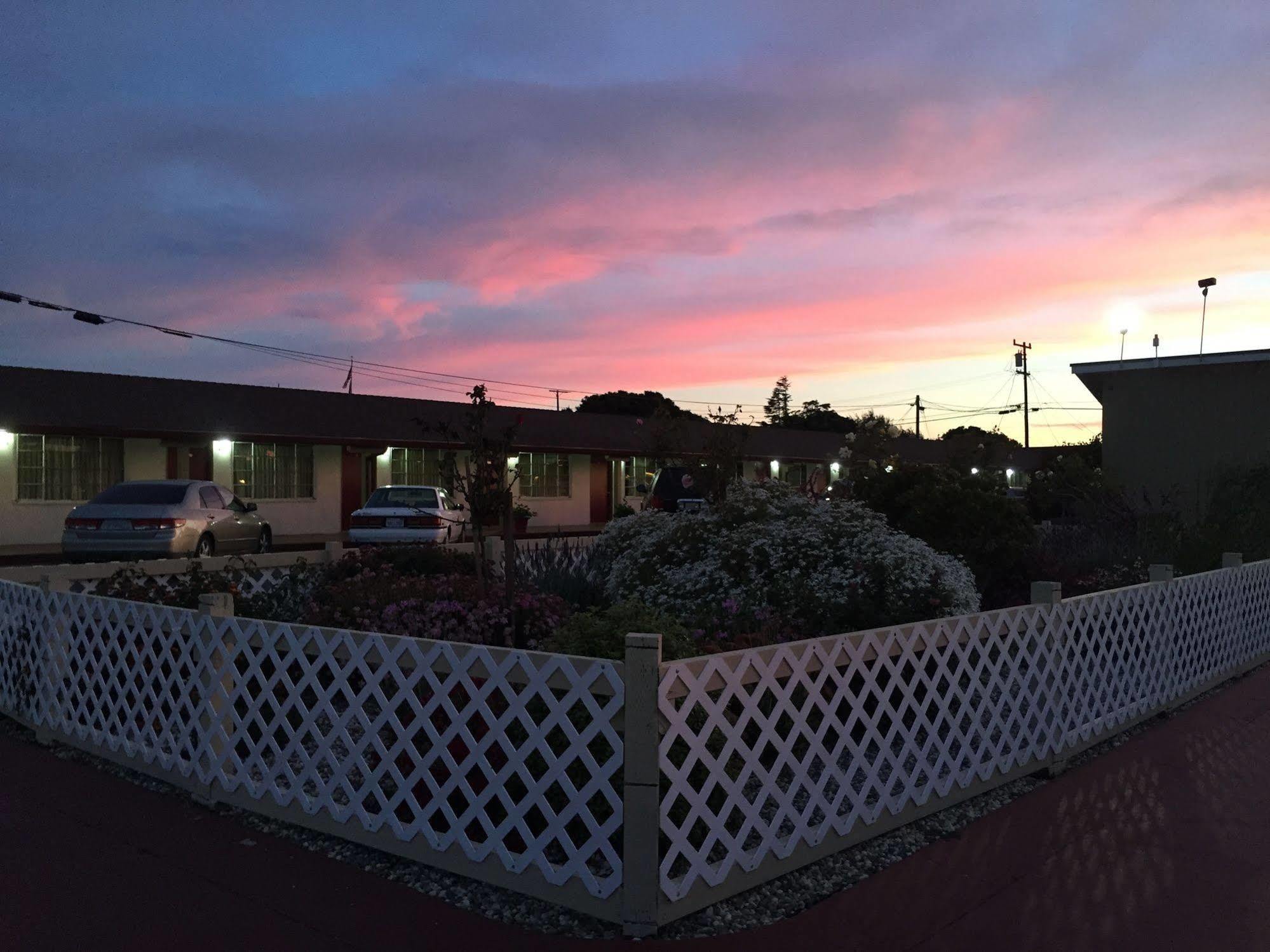 Wagon Wheel Motel Салинас Екстериор снимка